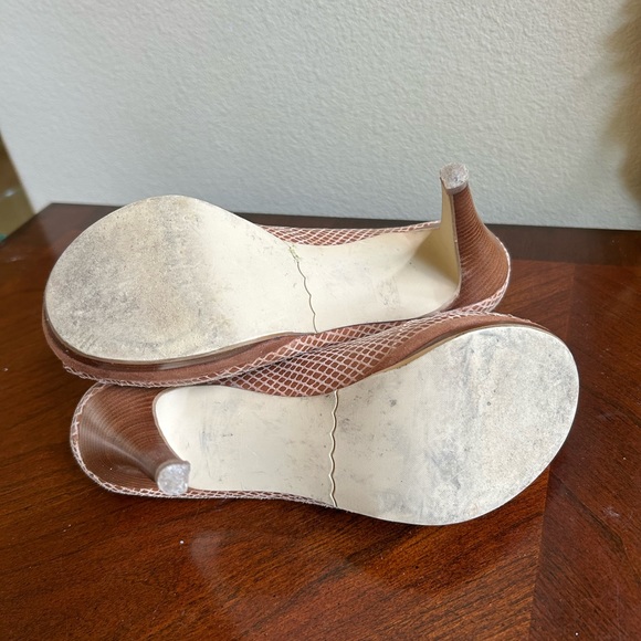 Moda tan snake skin pattern peep toe small platform heels with bow details - Picture 7 of 8